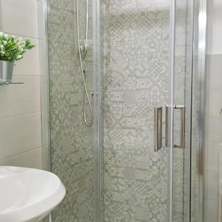 לינה וארוחת בוקר Toledo Street 4*