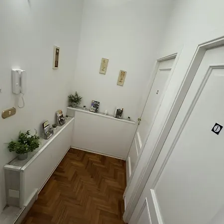 לינה וארוחת בוקר Toledo Street נאפולי